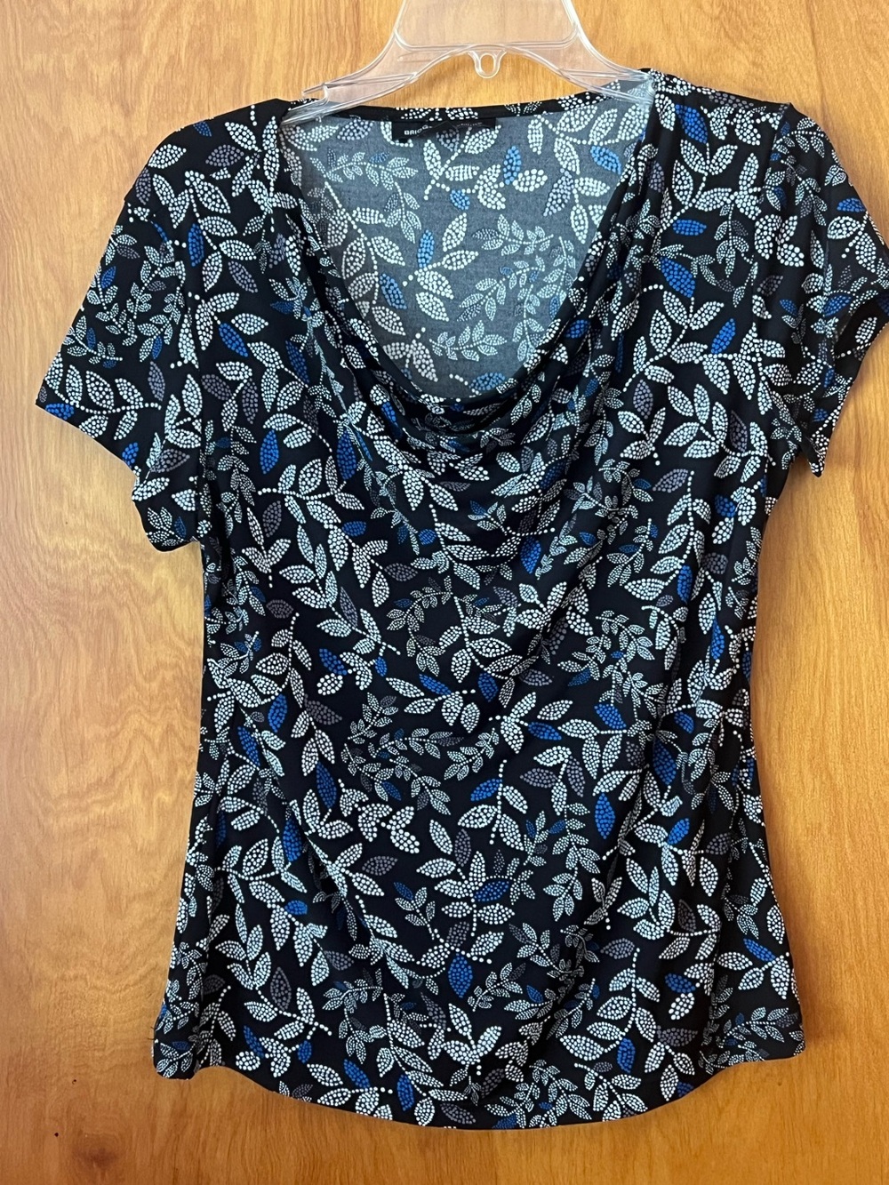 Briggs New York size medium short sleeve drape neck top